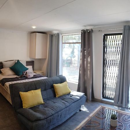 Atterbury Self Catering Studios Pretoria-Noord Exteriör bild