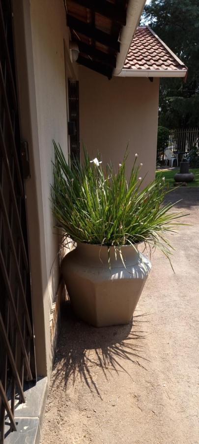 Atterbury Self Catering Studios Pretoria-Noord Exteriör bild