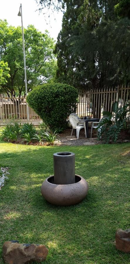 Atterbury Self Catering Studios Pretoria-Noord Exteriör bild