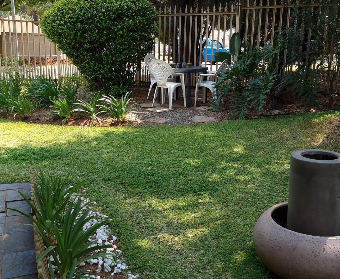 Atterbury Self Catering Studios Pretoria-Noord Exteriör bild