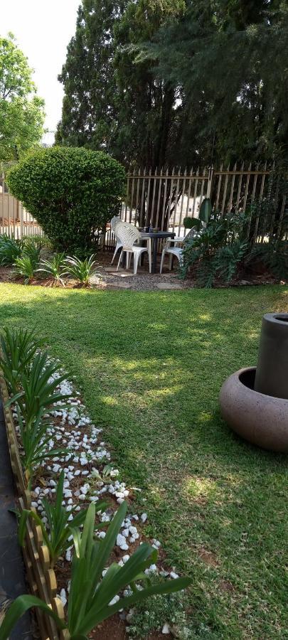 Atterbury Self Catering Studios Pretoria-Noord Exteriör bild