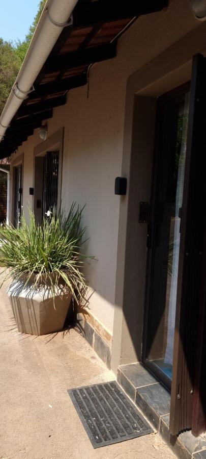 Atterbury Self Catering Studios Pretoria-Noord Exteriör bild