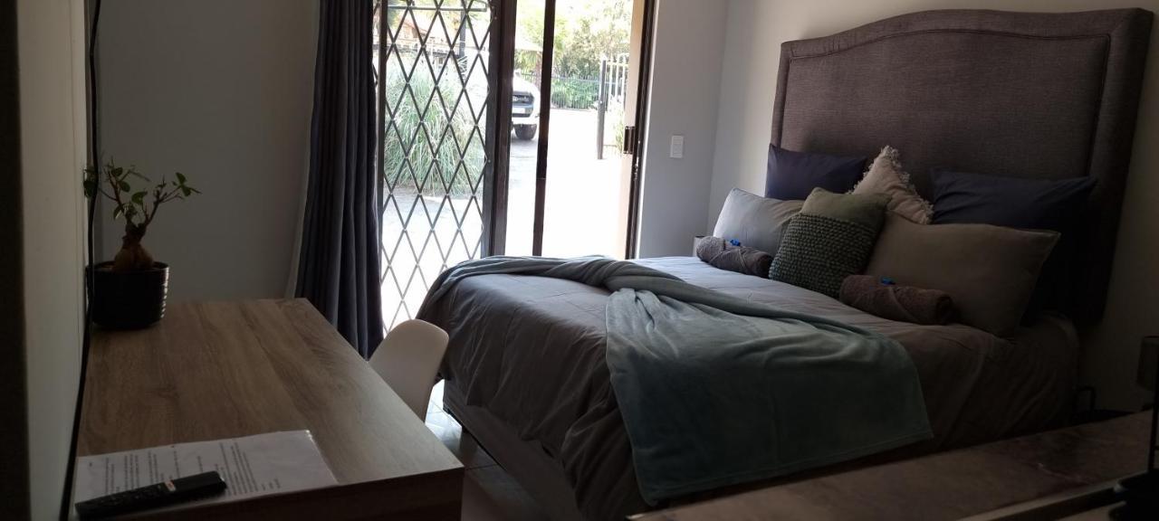 Atterbury Self Catering Studios Pretoria-Noord Exteriör bild