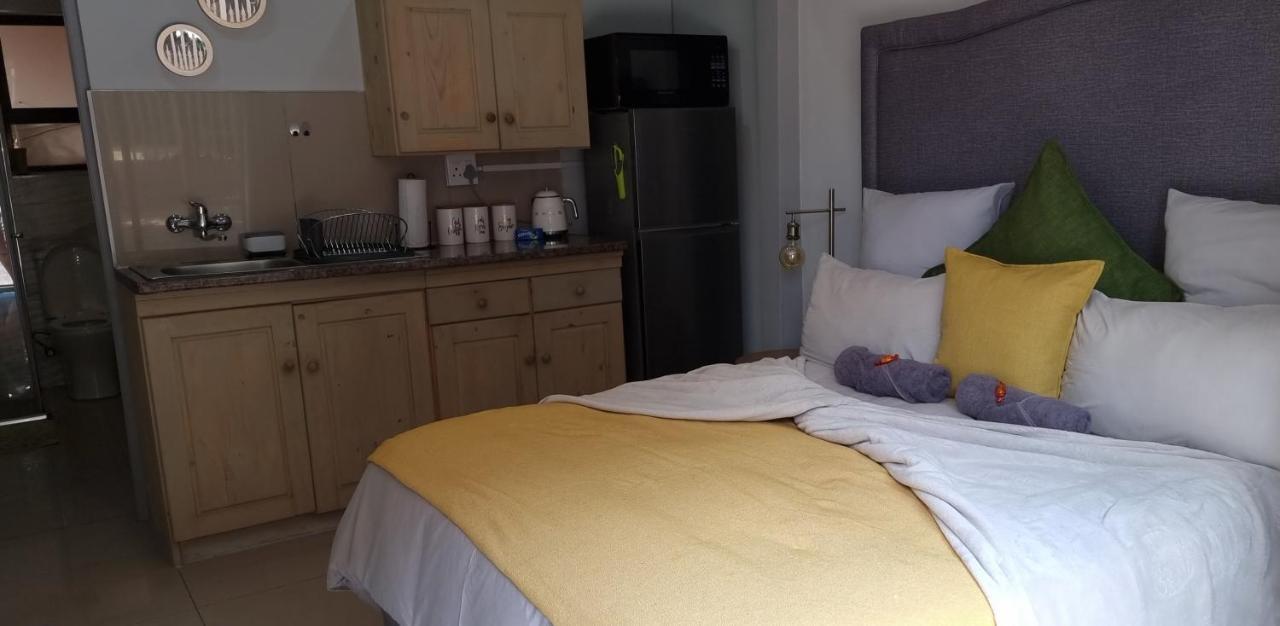 Atterbury Self Catering Studios Pretoria-Noord Exteriör bild