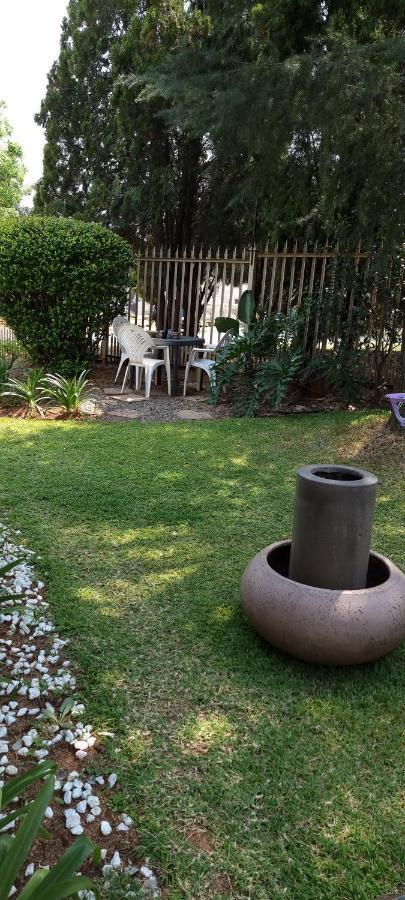 Atterbury Self Catering Studios Pretoria-Noord Exteriör bild