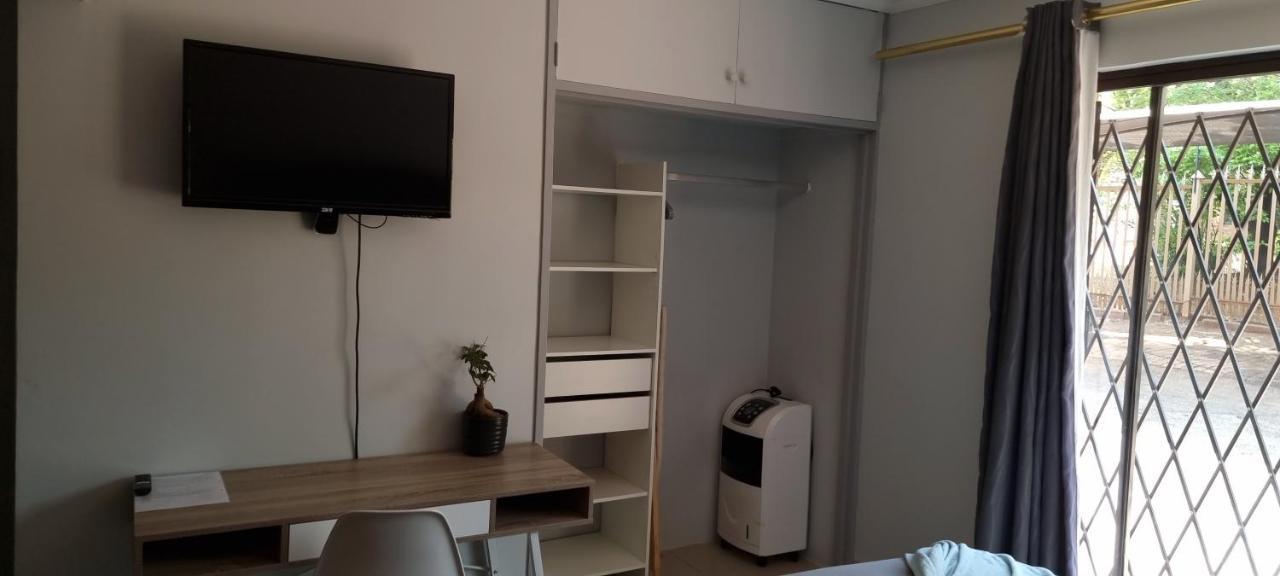 Atterbury Self Catering Studios Pretoria-Noord Exteriör bild