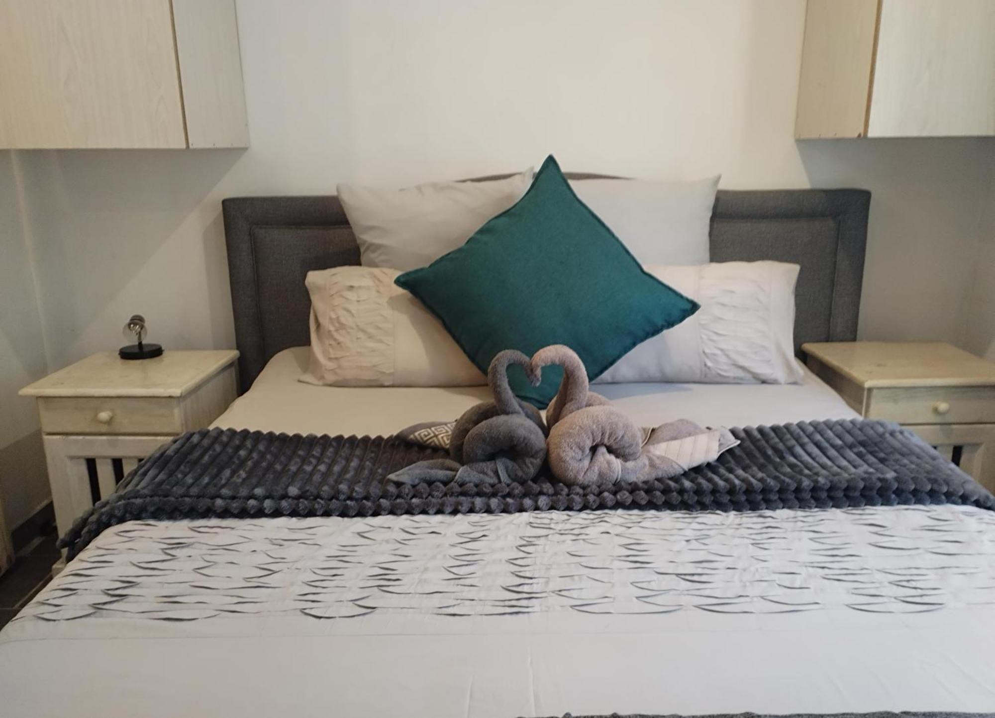 Atterbury Self Catering Studios Pretoria-Noord Exteriör bild