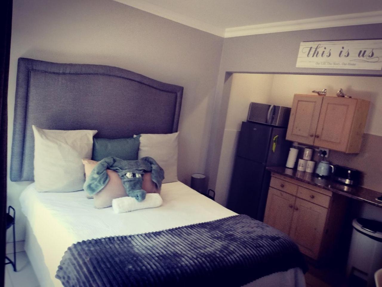 Atterbury Self Catering Studios Pretoria-Noord Exteriör bild